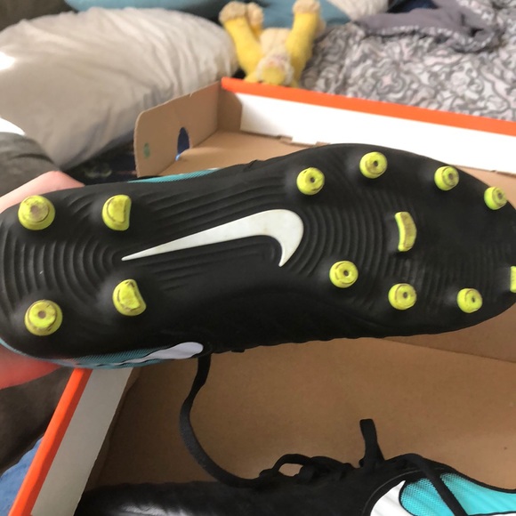 nike cleats - Picture 2 of 4